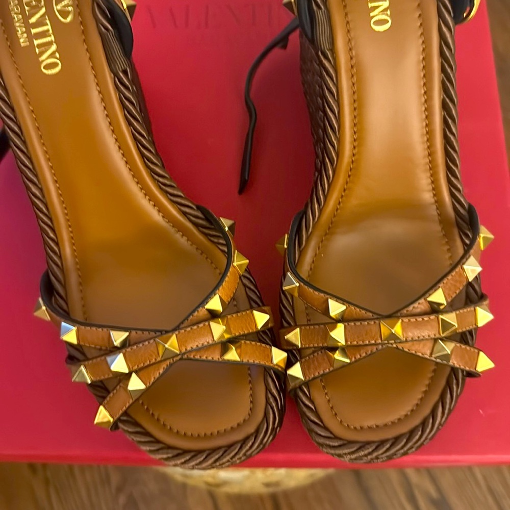 Valentino Garavani Brown and Yellow Studded Heels - Picture 5 of 11